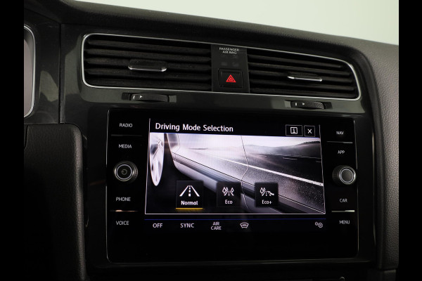 Volkswagen e-Golf E-DITION 136 pk | Navigatie | Warmtepomp | Parkeersensoren | Adaptieve cruise control | Keyless | Stoelverwarming |