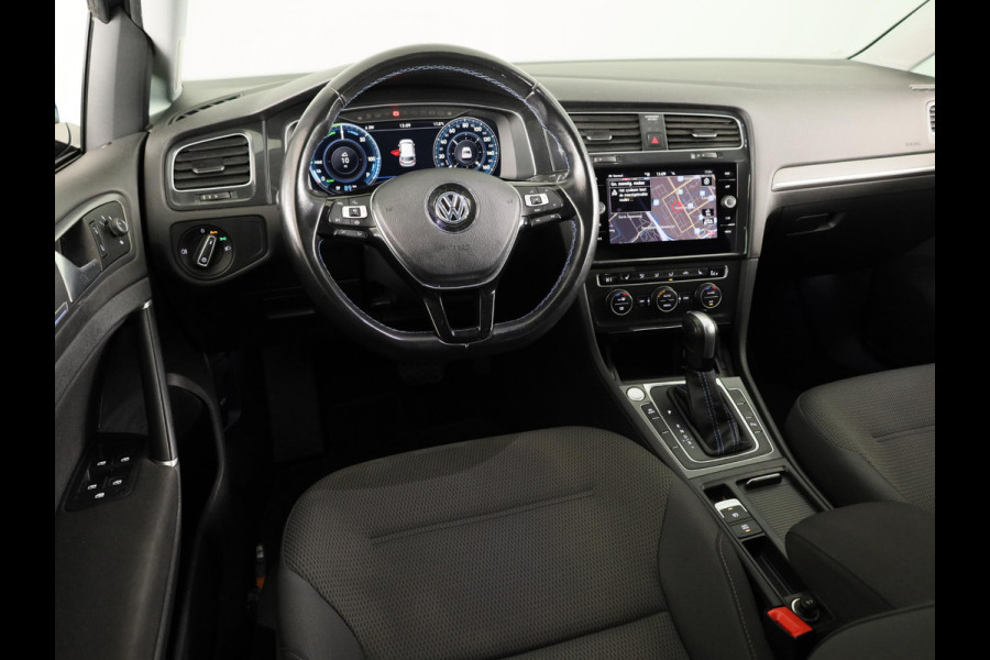 Volkswagen e-Golf E-DITION 136 pk | Navigatie | Warmtepomp | Parkeersensoren | Adaptieve cruise control | Keyless | Stoelverwarming |