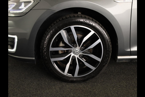 Volkswagen e-Golf E-DITION 136 pk | Navigatie | Warmtepomp | Parkeersensoren | Adaptieve cruise control | Keyless | Stoelverwarming |