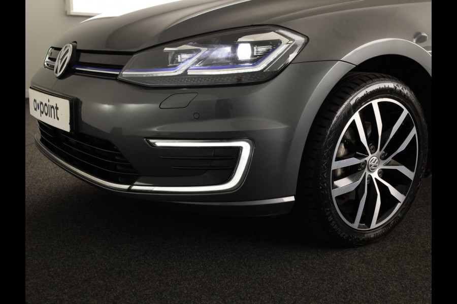 Volkswagen e-Golf E-DITION 136 pk | Navigatie | Warmtepomp | Parkeersensoren | Adaptieve cruise control | Keyless | Stoelverwarming |