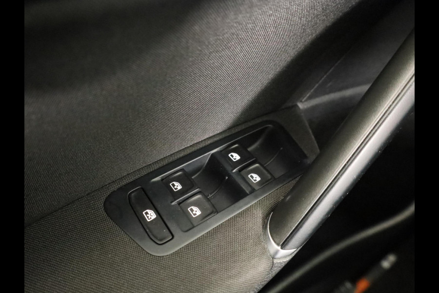 Volkswagen e-Golf E-DITION 136 pk | Navigatie | Warmtepomp | Parkeersensoren | Adaptieve cruise control | Keyless | Stoelverwarming |