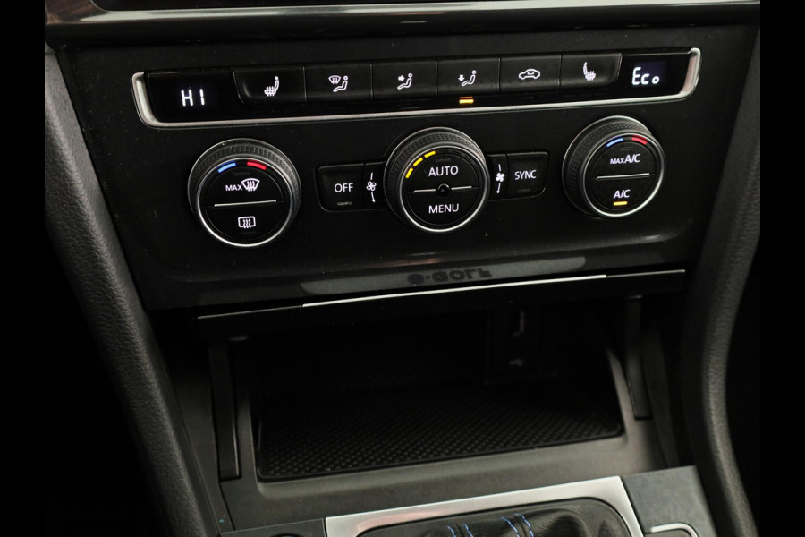 Volkswagen e-Golf E-DITION 136 pk | Navigatie | Warmtepomp | Parkeersensoren | Adaptieve cruise control | Keyless | Stoelverwarming |