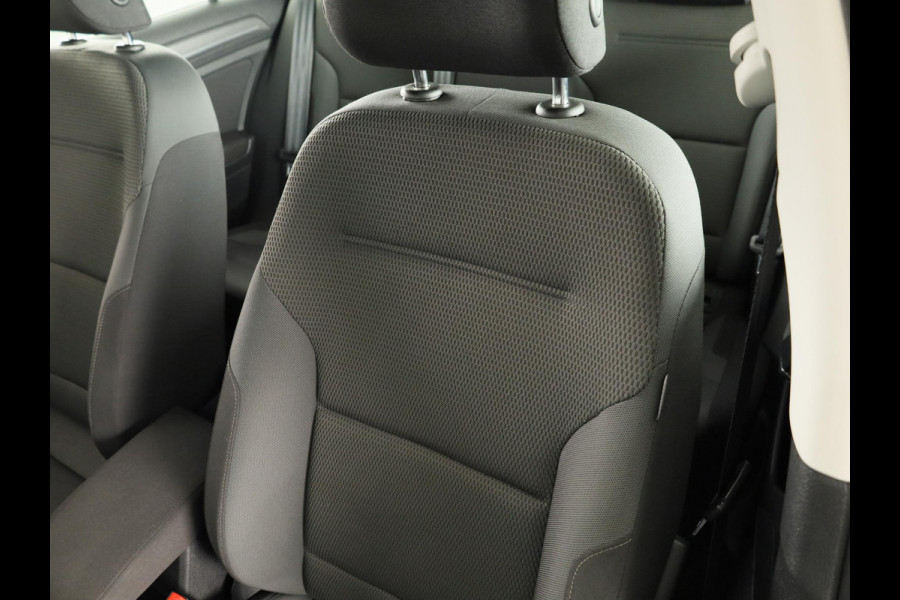 Volkswagen e-Golf E-DITION 136 pk | Navigatie | Warmtepomp | Parkeersensoren | Adaptieve cruise control | Keyless | Stoelverwarming |