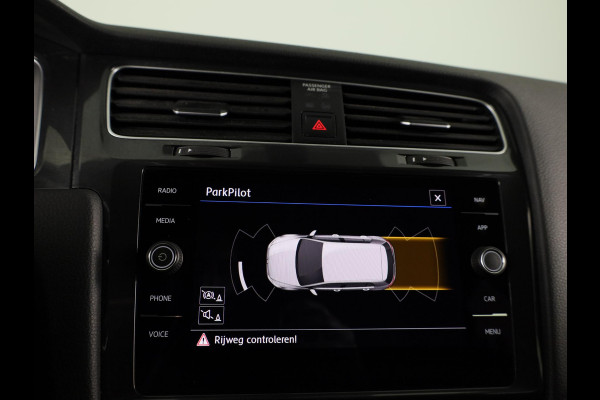 Volkswagen e-Golf E-DITION 136 pk | Navigatie | Warmtepomp | Parkeersensoren | Adaptieve cruise control | Keyless | Stoelverwarming |