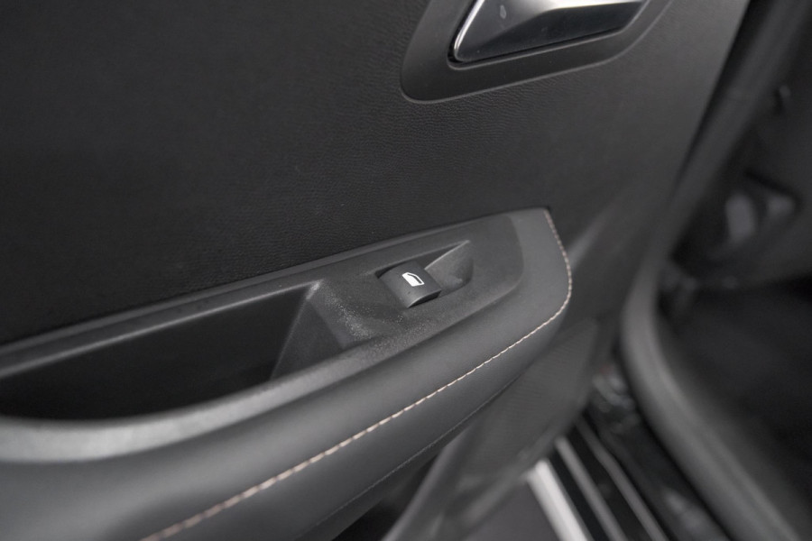 Peugeot 208 Hybrid 100 e-DCS6 Allure | Camera | Navigatie | Apple Carplay | Parkeersensoren