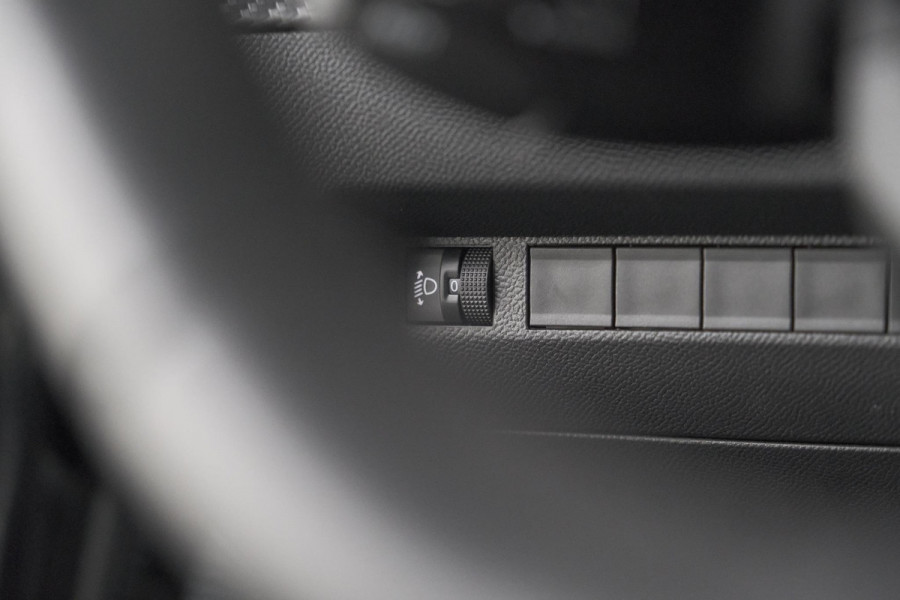 Peugeot 208 Hybrid 100 e-DCS6 Allure | Camera | Navigatie | Apple Carplay | Parkeersensoren