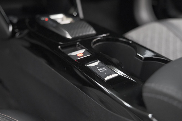 Peugeot 208 Hybrid 100 e-DCS6 Allure | Camera | Navigatie | Apple Carplay | Parkeersensoren