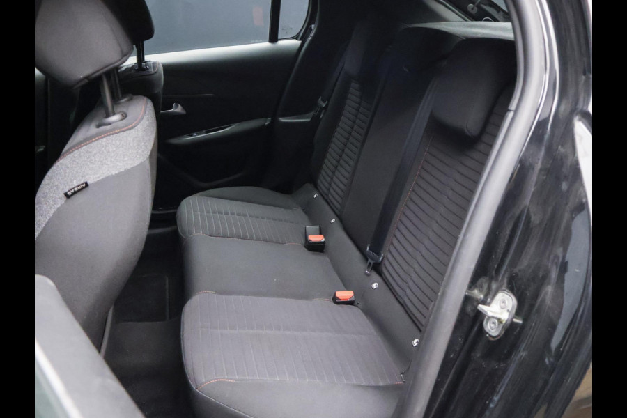 Peugeot 208 1.2 PureTech Allure Sport (APPLE CARPLAY,NAVI,PDC,CRUISE,LED,ELEKTRISCH PAKKET,SPORTSTOELEN,LM VELGEN)