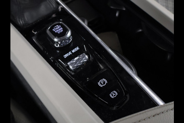 Volvo V60 2.0 T5 Sport (APPLE CARPLAY,NAVI,CAMERA,SPORTSTOELEN,LED,PDC,GETINT,NETTESTAAT)