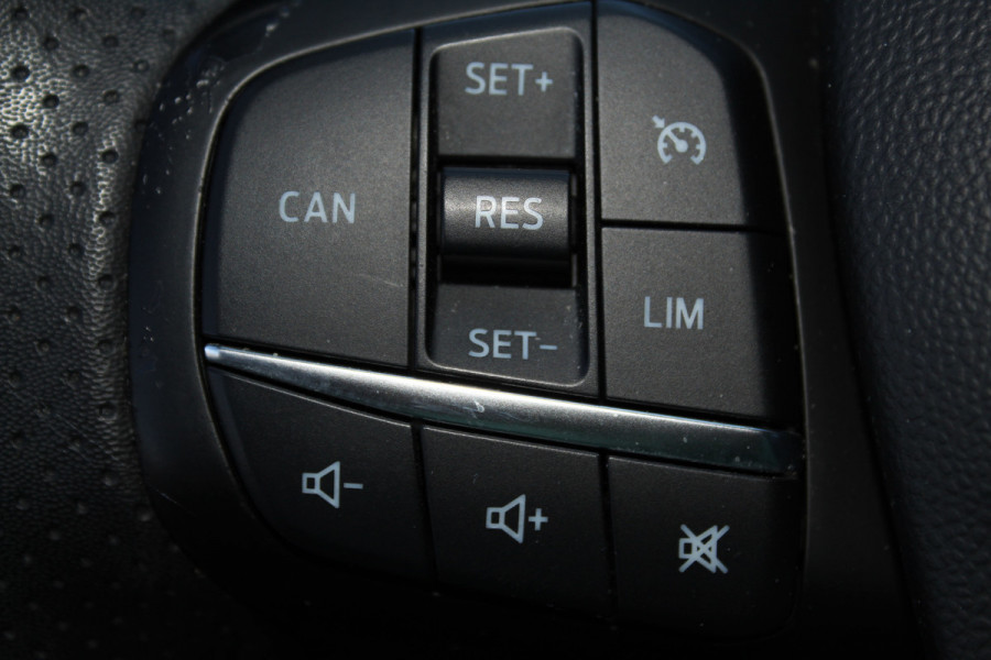 Ford Fiesta 1.0-125pk EcoBoost Mild-Hybrid ST-Line. Luxe, sportieve en goed onderhouden Fiesta ! Autm. airco, Cruise control, Lane assist, 17" Lmv, Parkeersensoren Achter, Metallic lak, Navigatie by Apple/Android, LED verlichting etc.