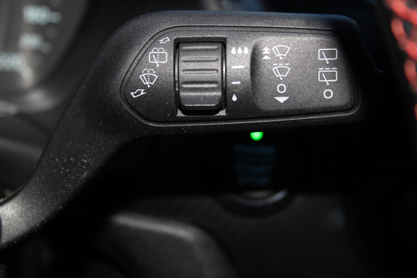 Ford Fiesta 1.0-125pk EcoBoost Mild-Hybrid ST-Line. Luxe, sportieve en goed onderhouden Fiesta ! Autm. airco, Cruise control, Lane assist, 17" Lmv, Parkeersensoren Achter, Metallic lak, Navigatie by Apple/Android, LED verlichting etc.