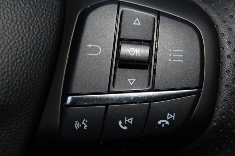 Ford Fiesta 1.0-125pk EcoBoost Mild-Hybrid ST-Line. Luxe, sportieve en goed onderhouden Fiesta ! Autm. airco, Cruise control, Lane assist, 17" Lmv, Parkeersensoren Achter, Metallic lak, Navigatie by Apple/Android, LED verlichting etc.