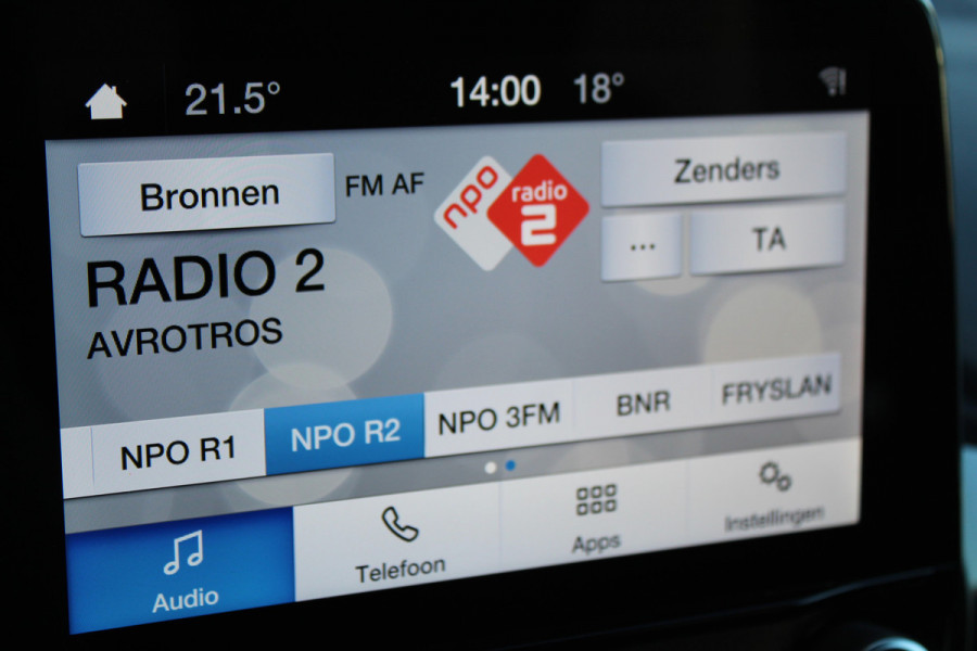 Ford Fiesta 1.0-125pk EcoBoost Mild-Hybrid ST-Line. Luxe, sportieve en goed onderhouden Fiesta ! Autm. airco, Cruise control, Lane assist, 17" Lmv, Parkeersensoren Achter, Metallic lak, Navigatie by Apple/Android, LED verlichting etc.