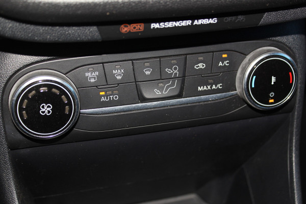 Ford Fiesta 1.0-125pk EcoBoost Mild-Hybrid ST-Line. Luxe, sportieve en goed onderhouden Fiesta ! Autm. airco, Cruise control, Lane assist, 17" Lmv, Parkeersensoren Achter, Metallic lak, Navigatie by Apple/Android, LED verlichting etc.