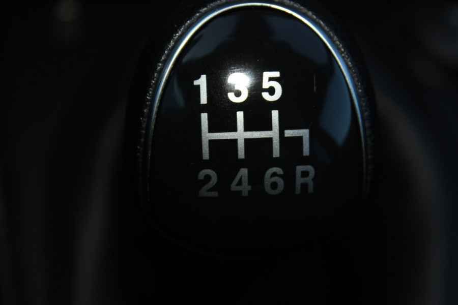 Ford Fiesta 1.0-125pk EcoBoost Mild-Hybrid ST-Line. Luxe, sportieve en goed onderhouden Fiesta ! Autm. airco, Cruise control, Lane assist, 17" Lmv, Parkeersensoren Achter, Metallic lak, Navigatie by Apple/Android, LED verlichting etc.