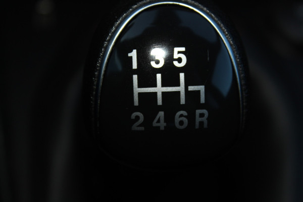 Ford Fiesta 1.0-125pk EcoBoost Mild-Hybrid ST-Line. Luxe, sportieve en goed onderhouden Fiesta ! Autm. airco, Cruise control, Lane assist, 17" Lmv, Parkeersensoren Achter, Metallic lak, Navigatie by Apple/Android, LED verlichting etc.