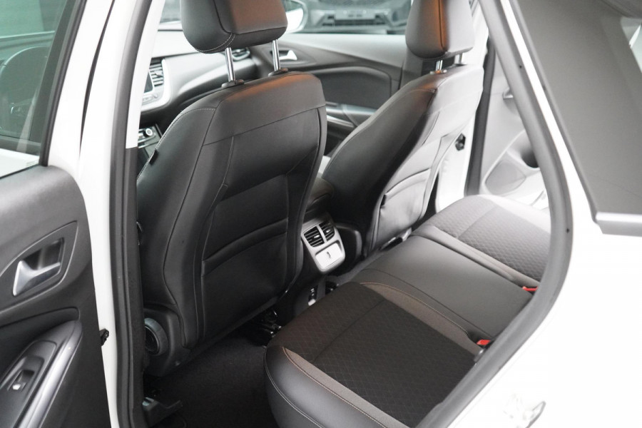 Opel Grandland X 1.2 130pk Turbo Innovation | Blind-spot | Sportstoelen | Cruise control | Climate control ECC | Lm velgen
