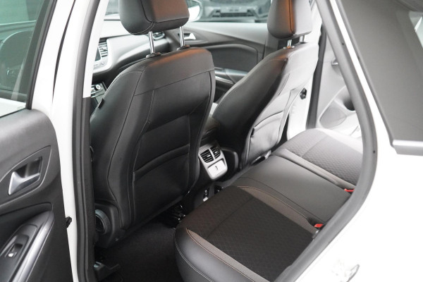 Opel Grandland X 1.2 130pk Turbo Innovation | Blind-spot | Sportstoelen | Cruise control | Climate control ECC | Lm velgen