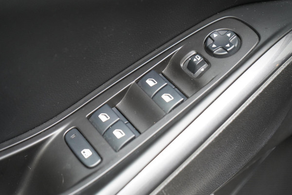 Opel Grandland X 1.2 130pk Turbo Innovation | Blind-spot | Sportstoelen | Cruise control | Climate control ECC | Lm velgen