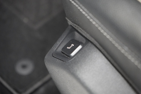 Opel Grandland X 1.2 130pk Turbo Innovation | Blind-spot | Sportstoelen | Cruise control | Climate control ECC | Lm velgen