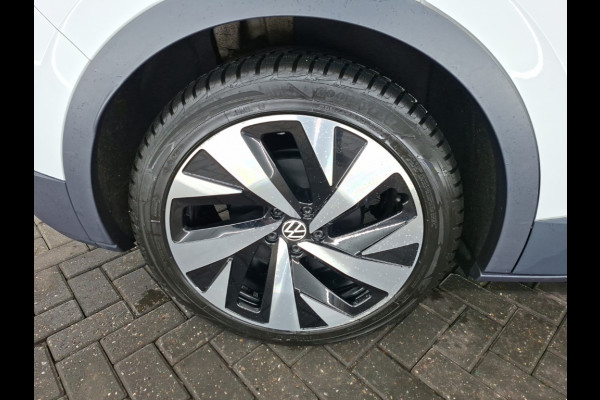 Volkswagen ID.4 First 77 kWh | Stoelverwarming | Stuurverwarming | Trekhaak | Adaptive Cruise Control | Navigatie | Apple Carplay | Keyless | Camera | Parkersensoren |