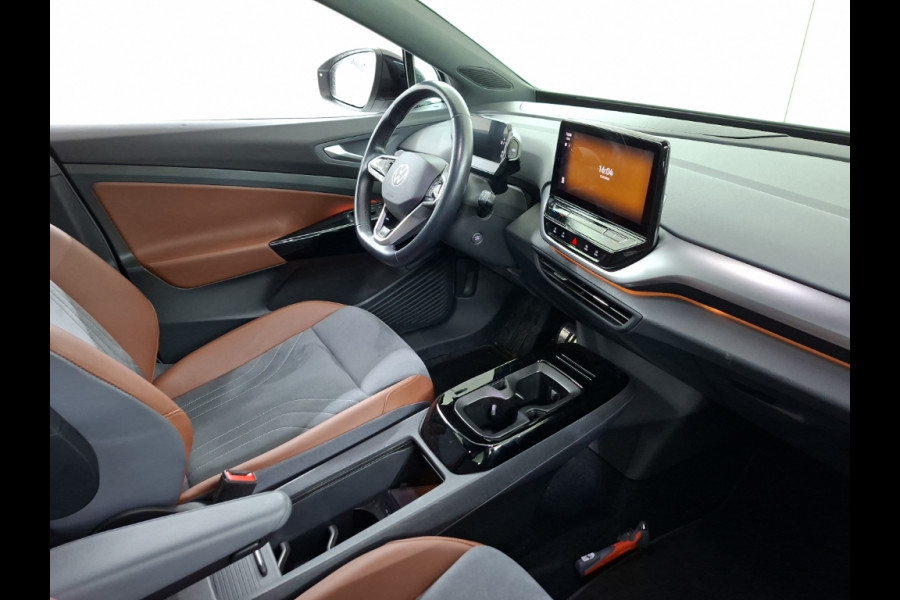 Volkswagen ID.4 First 77 kWh | Stoelverwarming | Stuurverwarming | Trekhaak | Adaptive Cruise Control | Navigatie | Apple Carplay | Keyless | Camera | Parkersensoren |