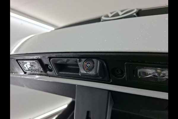 Volkswagen ID.4 First 77 kWh | Stoelverwarming | Stuurverwarming | Trekhaak | Adaptive Cruise Control | Navigatie | Apple Carplay | Keyless | Camera | Parkersensoren |