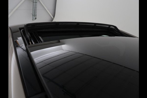 Land Rover Range Rover Evoque 1.5 P300e AWD R-Dynamic | Panoramadak | Leder | Stoelverwarming | Meridian Audio | Keyless | Trekhaak | Carplay | Navigatie | Camera | Stuurverwarming | PHEV | Plug In