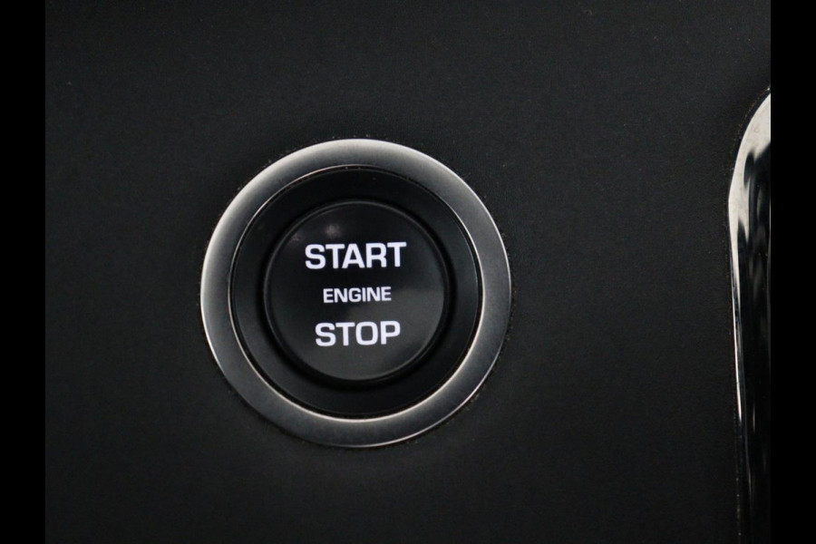 Land Rover Range Rover Evoque 1.5 P300e AWD R-Dynamic | Panoramadak | Leder | Stoelverwarming | Meridian Audio | Keyless | Trekhaak | Carplay | Navigatie | Camera | Stuurverwarming | PHEV | Plug In