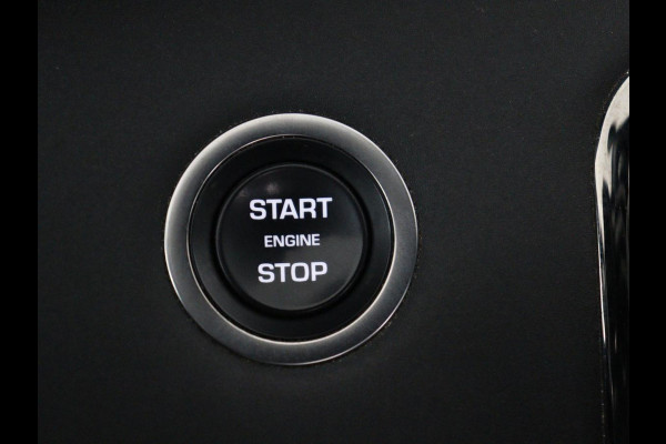 Land Rover Range Rover Evoque 1.5 P300e AWD R-Dynamic | Panoramadak | Leder | Stoelverwarming | Meridian Audio | Keyless | Trekhaak | Carplay | Navigatie | Camera | Stuurverwarming | PHEV | Plug In