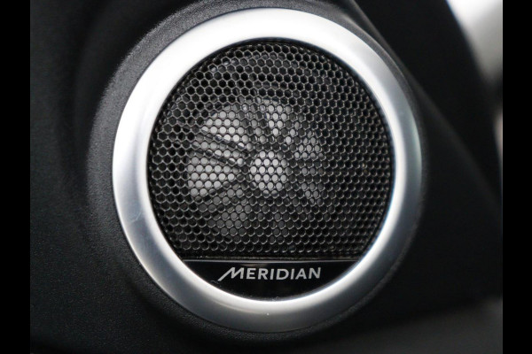 Land Rover Range Rover Evoque 1.5 P300e AWD R-Dynamic | Panoramadak | Leder | Stoelverwarming | Meridian Audio | Keyless | Trekhaak | Carplay | Navigatie | Camera | Stuurverwarming | PHEV | Plug In