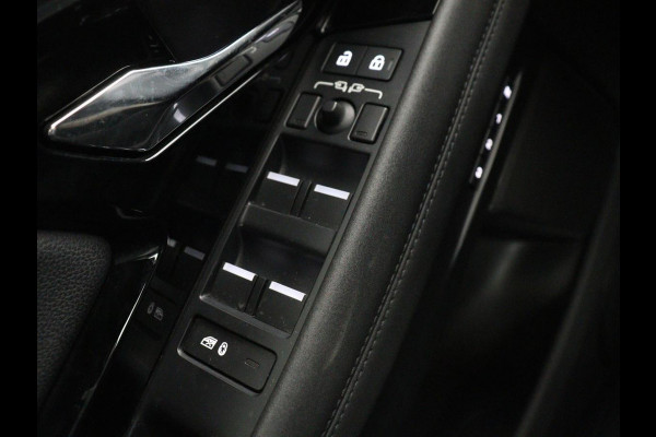 Land Rover Range Rover Evoque 1.5 P300e AWD R-Dynamic | Panoramadak | Leder | Stoelverwarming | Meridian Audio | Keyless | Trekhaak | Carplay | Navigatie | Camera | Stuurverwarming | PHEV | Plug In