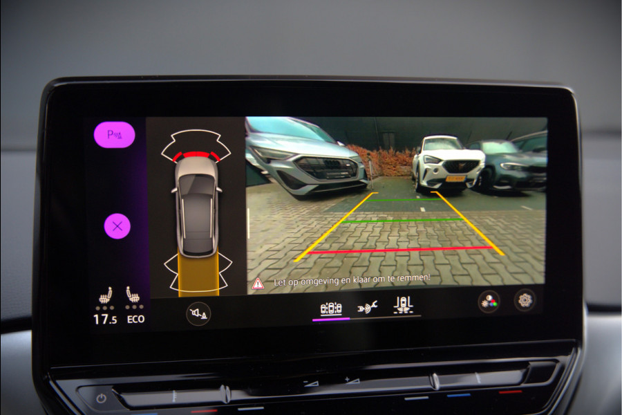 Volkswagen ID.4 First 77 kWh | Stoelverwarming | Stuurverwarming | Trekhaak | Adaptive Cruise Control | Navigatie | Apple Carplay | Keyless | Camera | Parkersensoren |