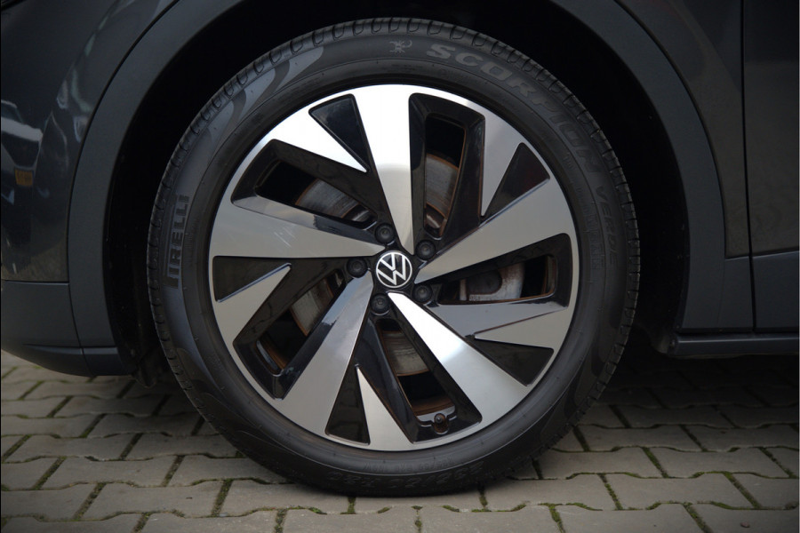 Volkswagen ID.4 First 77 kWh | Stoelverwarming | Stuurverwarming | Trekhaak | Adaptive Cruise Control | Navigatie | Apple Carplay | Keyless | Camera | Parkersensoren |