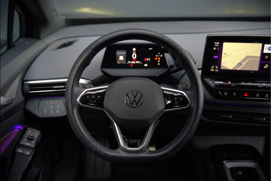 Volkswagen ID.4 First 77 kWh | Stoelverwarming | Stuurverwarming | Trekhaak | Adaptive Cruise Control | Navigatie | Apple Carplay | Keyless | Camera | Parkersensoren |