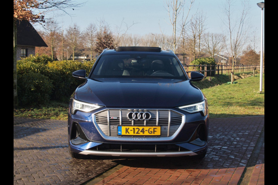 Audi e-tron 55 quattro S edition 95 kWh | SOH 95% | S-Line | Panoramadak | Trekhaak | Apple Carplay | Cruise Control | Parkeersensoren |