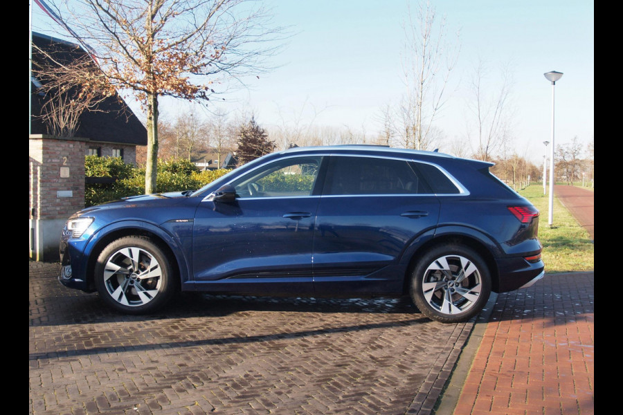 Audi e-tron 55 quattro S edition 95 kWh | SOH 95% | S-Line | Panoramadak | Trekhaak | Apple Carplay | Cruise Control | Parkeersensoren |