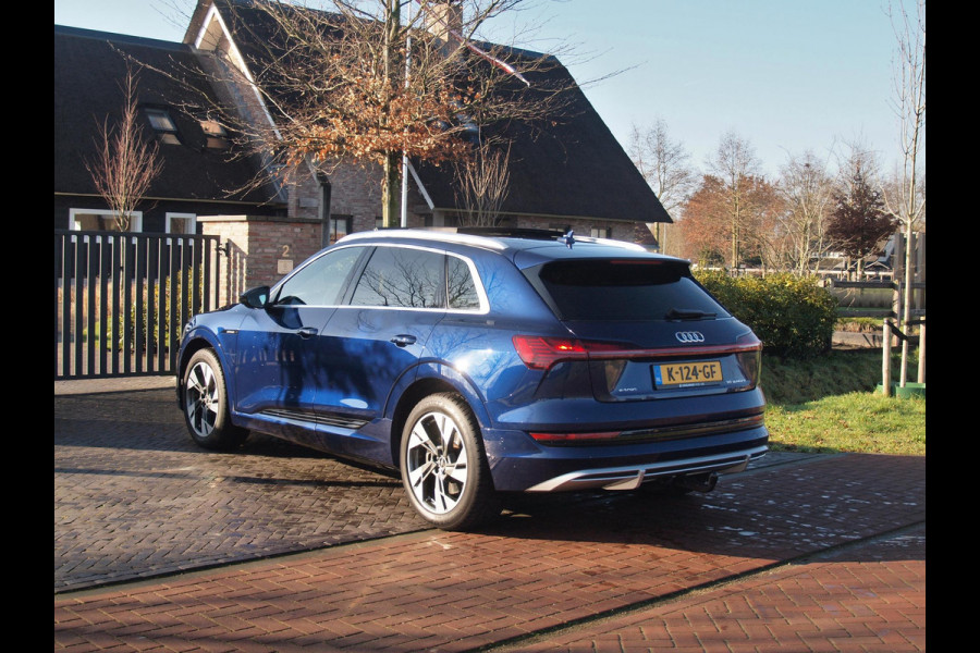 Audi e-tron 55 quattro S edition 95 kWh | SOH 95% | S-Line | Panoramadak | Trekhaak | Apple Carplay | Cruise Control | Parkeersensoren |