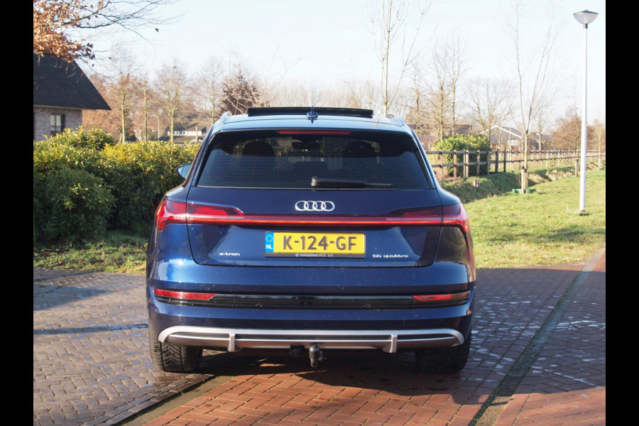 Audi e-tron 55 quattro S edition 95 kWh | SOH 95% | S-Line | Panoramadak | Trekhaak | Apple Carplay | Cruise Control | Parkeersensoren |