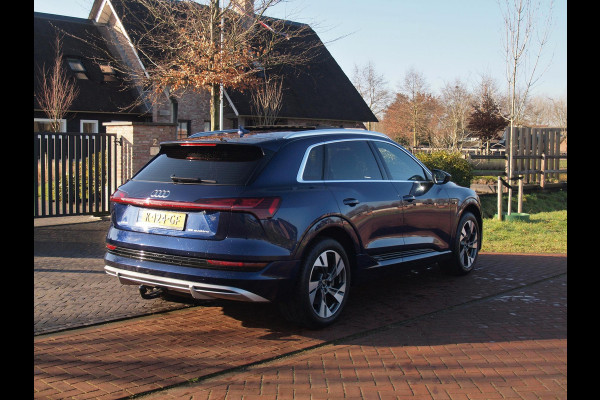 Audi e-tron 55 quattro S edition 95 kWh | SOH 95% | S-Line | Panoramadak | Trekhaak | Apple Carplay | Cruise Control | Parkeersensoren |
