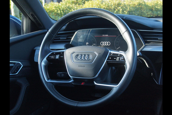 Audi e-tron 55 quattro S edition 95 kWh | SOH 95% | S-Line | Panoramadak | Trekhaak | Apple Carplay | Cruise Control | Parkeersensoren |