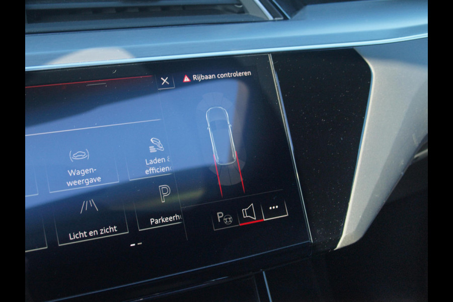 Audi e-tron 55 quattro S edition 95 kWh | SOH 95% | S-Line | Panoramadak | Trekhaak | Apple Carplay | Cruise Control | Parkeersensoren |