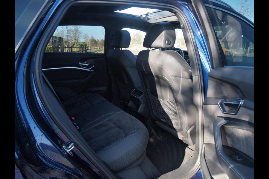 Audi e-tron 55 quattro S edition 95 kWh | SOH 95% | S-Line | Panoramadak | Trekhaak | Apple Carplay | Cruise Control | Parkeersensoren |