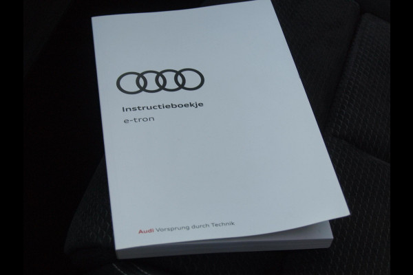 Audi e-tron 55 quattro S edition 95 kWh | SOH 95% | S-Line | Panoramadak | Trekhaak | Apple Carplay | Cruise Control | Parkeersensoren |
