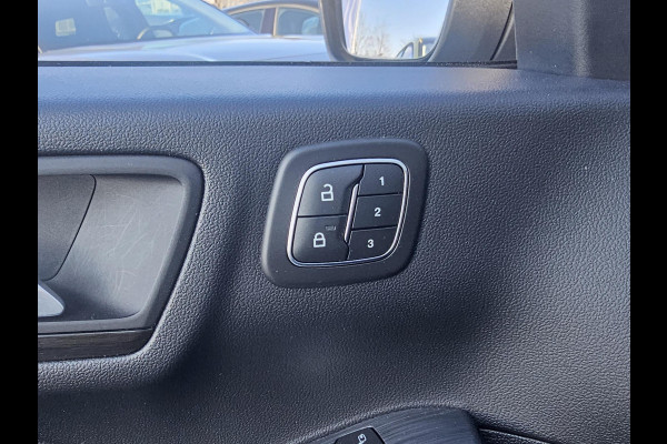 Ford Kuga Vignale Panoramadak | Lederen bekleding | Stoelgeheugen | Elektrische Achterklep | Winterpack | Zéér compleet!