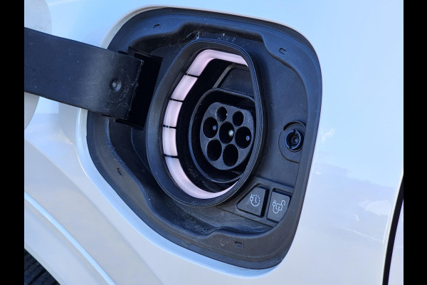 Ford Kuga Vignale Panoramadak | Lederen bekleding | Stoelgeheugen | Elektrische Achterklep | Winterpack | Zéér compleet!