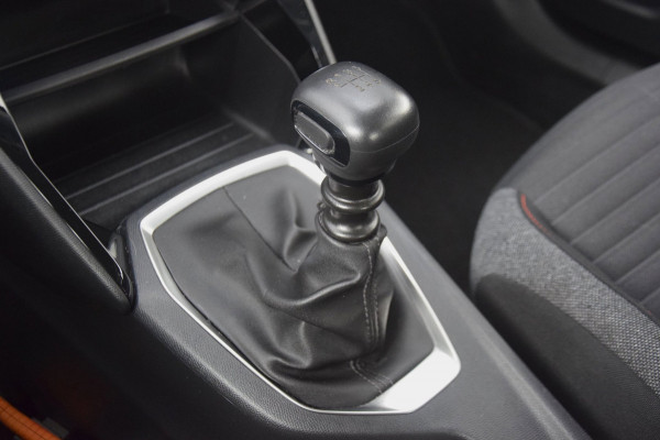 Peugeot 2008 1.2 PureTech Active AFNEEMBARE TREKHAAK/APPLE CARPLAY/CRUISE CONTROL