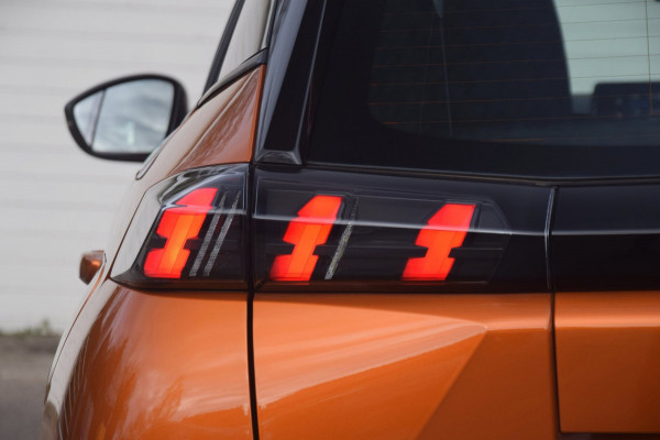 Peugeot 2008 1.2 PureTech Active AFNEEMBARE TREKHAAK/APPLE CARPLAY/CRUISE CONTROL