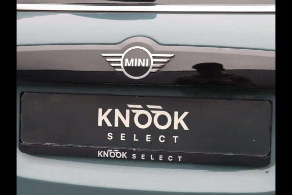 MINI Countryman Cooper S E ALL4 Classic Automaat / Panoramadak / Stuurwielverwarming / Harman Kardon / LED / MINI Navigatiesysteem / 17 Inch / Sportstoelen / Trekhaak / Lichtpakket