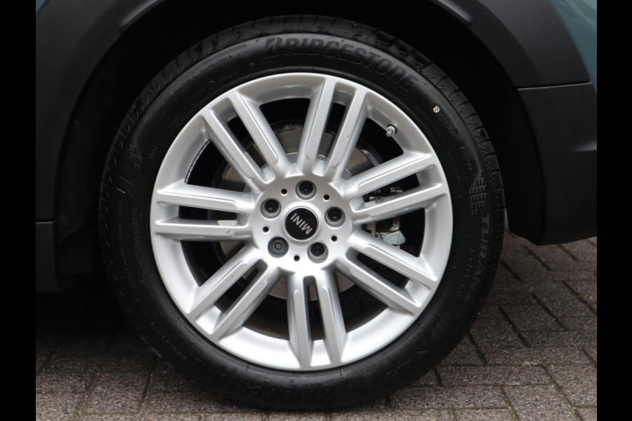 MINI Countryman Cooper S E ALL4 Classic Automaat / Panoramadak / Stuurwielverwarming / Harman Kardon / LED / MINI Navigatiesysteem / 17 Inch / Sportstoelen / Trekhaak / Lichtpakket